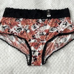 Torrid Curve Sexy Brief ~ Size 1 ~ Floral Skulls ~ Lace Trimmed